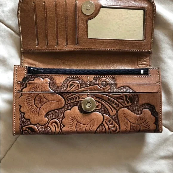 Handmade Brown Leather Wallet with Floral Tooling - Picture 2 of 8